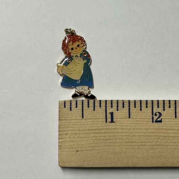 Vintage 1981 Gold Tone Costume Raggedy Ann Pendant - Picture 6 of 6